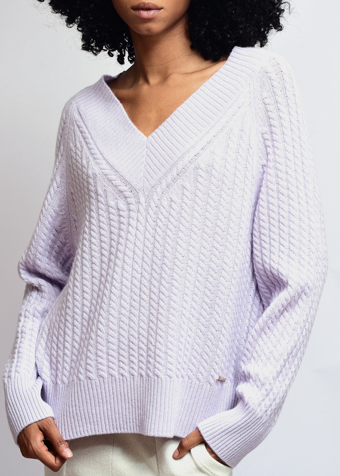 Women's V-Neck Cable Knit Cashmere Pullover